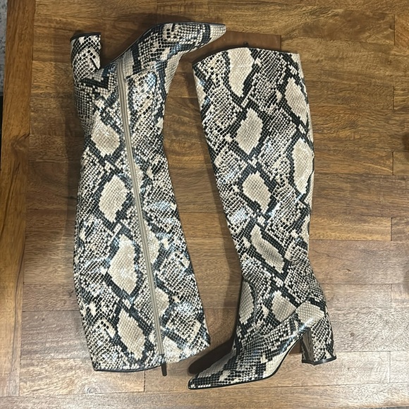 Marc Fisher Womens Knee-High Boots 6.5 M Black Snakeskin Pointed Toe - Picture 2 of 5